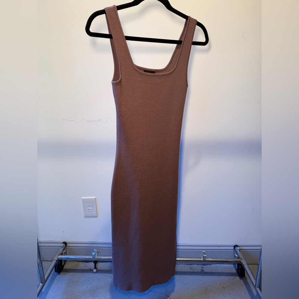 Chic Sleeveless Tan Midi Dress